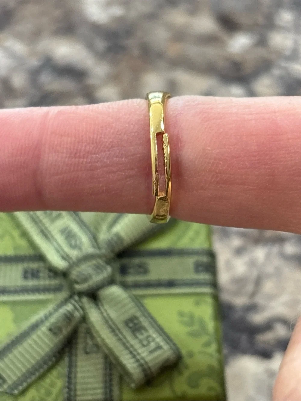 N/A elegant gold